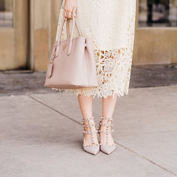 ***Sold***
Valentino Garavani Rockstud Caged 65 Grainy Leather Ankle Strap Pump - Picture 6 of 10